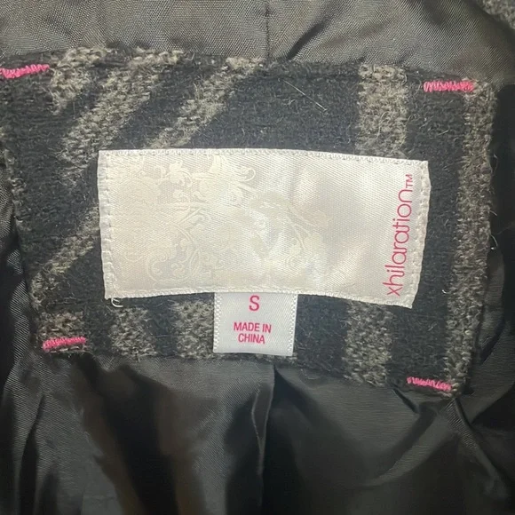 WARM GRAY BLACK GEOMETRIC COAT WITH HOOD perfect for snowy days - Picture 11 of 12